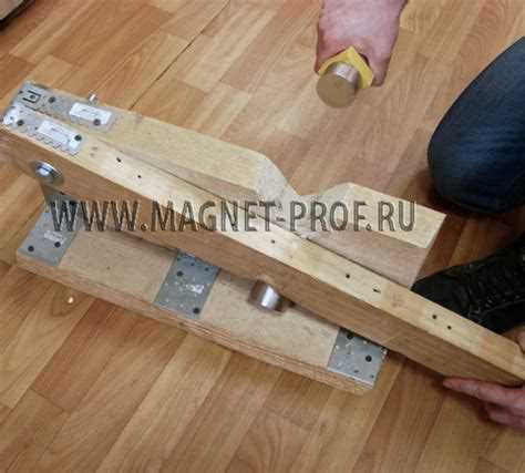 Как достать магнит из узкой щели