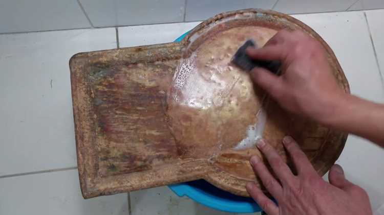 Применение лимонного сока для очистки медных украшений