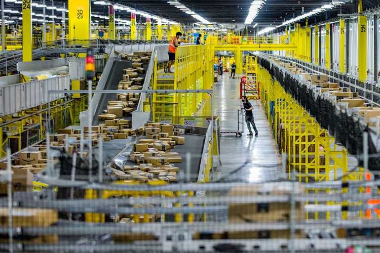 Как происходит расширение инфраструктуры AWS в новых странах?