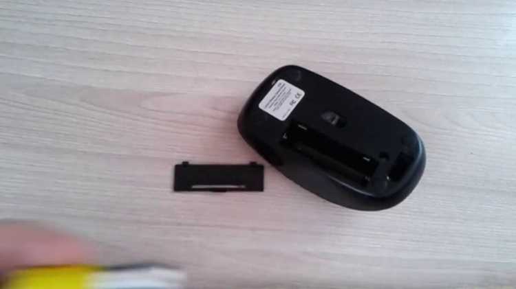 Как поменять батарейку в мышке hp