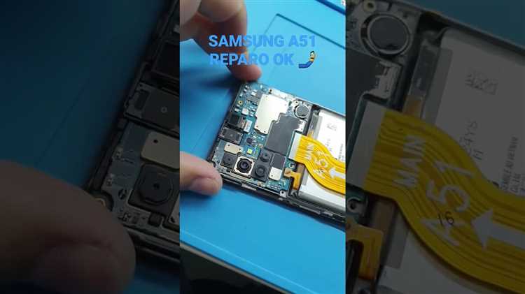 Где находится лоток SIM-карты на корпусе Samsung Galaxy M32
