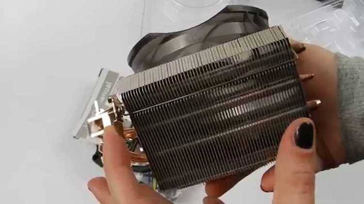 Аккуратное извлечение кулера CNPS7X LED из процессорного разъема